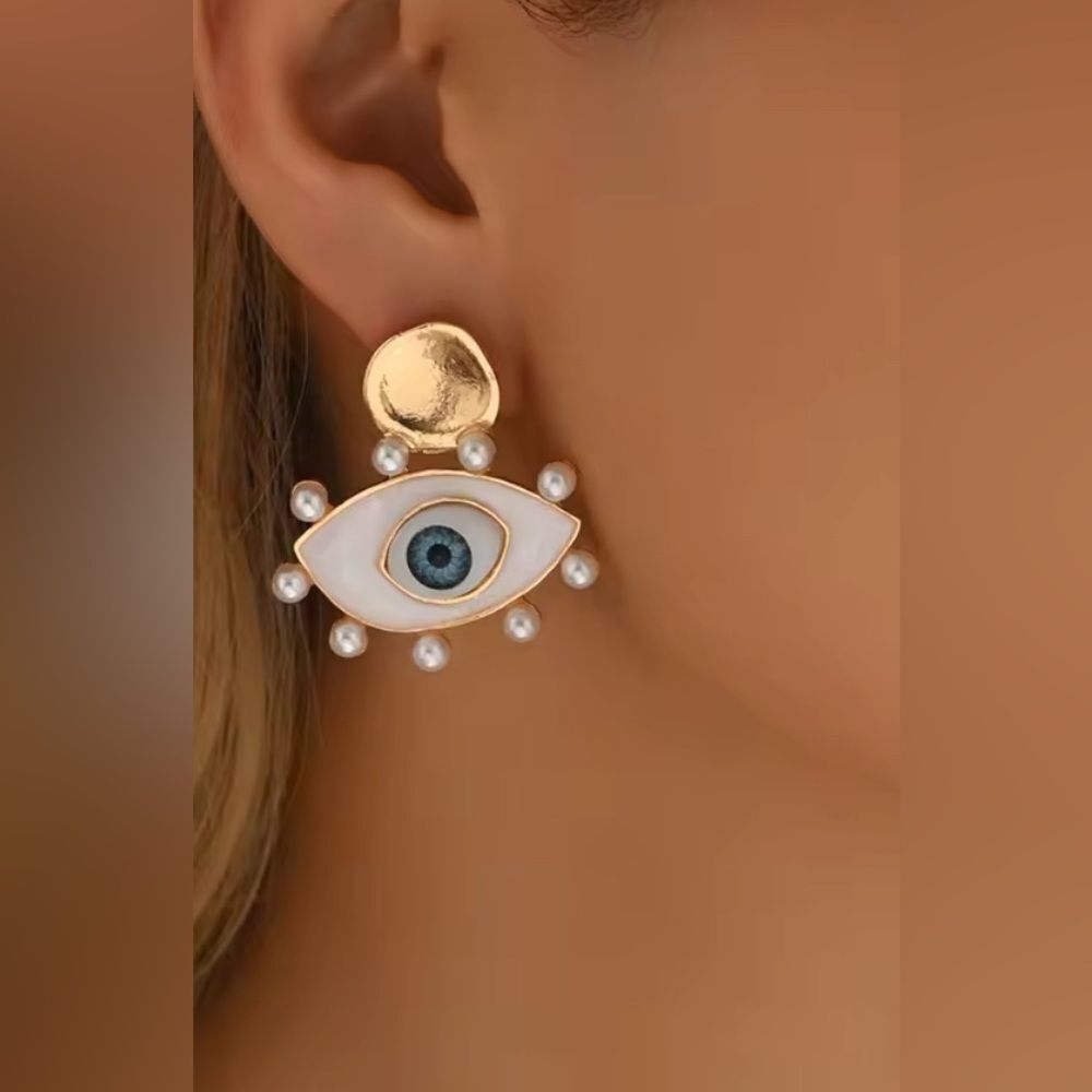 White Evil Eye Earrings Q110